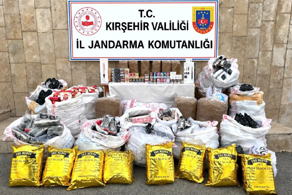 Kırşehir’de bir araçta 2,8 milyon liralık kaçak eşya ele geçirildi