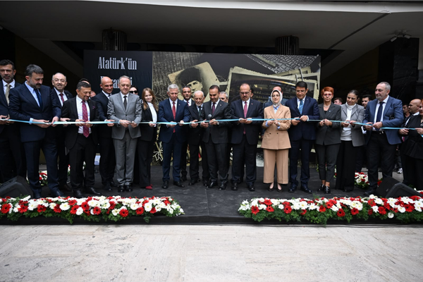 Yavaş, Ulus’ta Eczacılık Tarihi Sergievi’nin açılışını yaptı