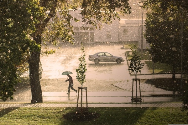 Meteoroloji 6 bölgede kuvvetli yağış, fırtına ve toz taşınımına karşı uyardı