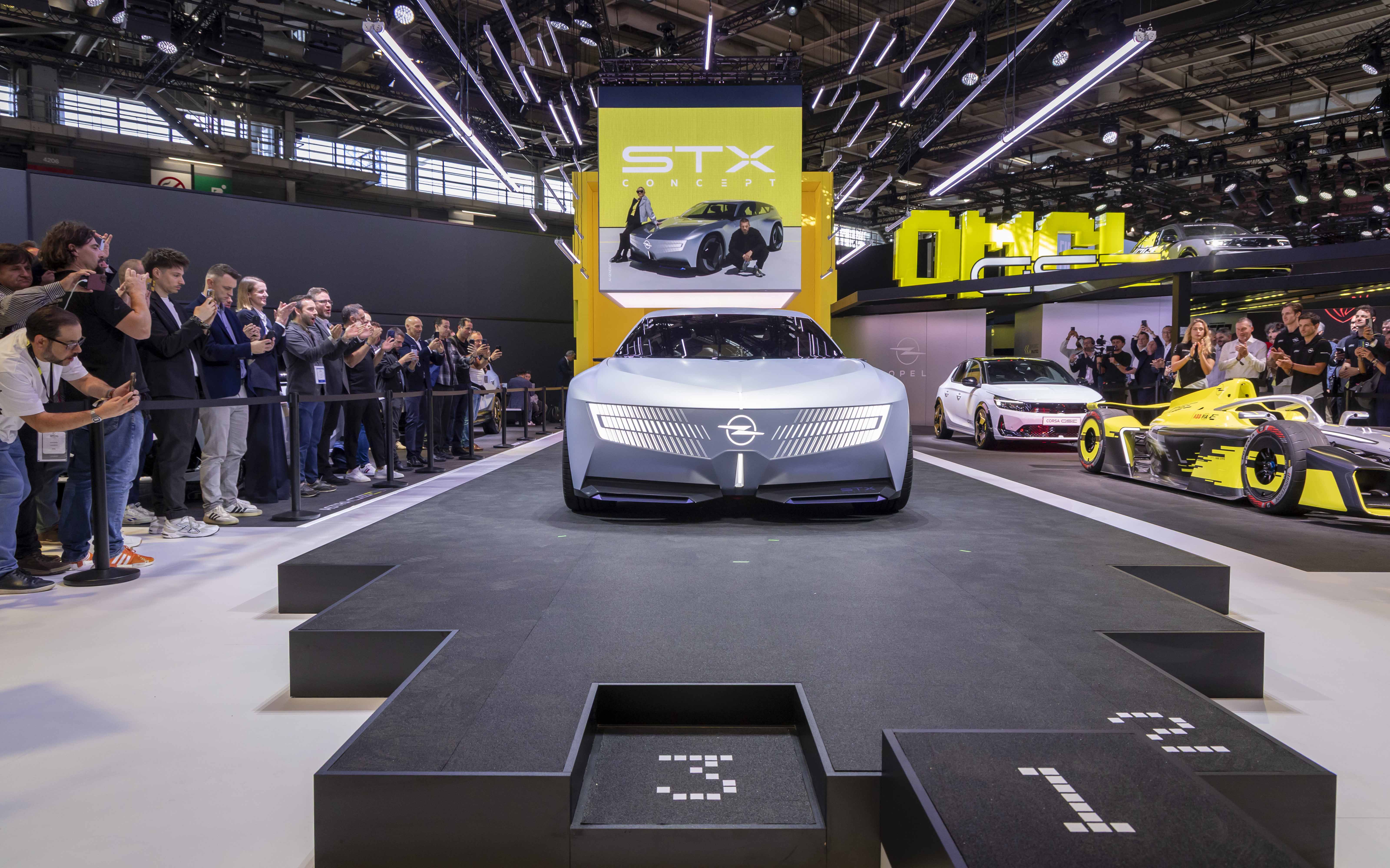 Opel’den Paris Otomobil Fuarı’nda çifte dünya prömiyeri