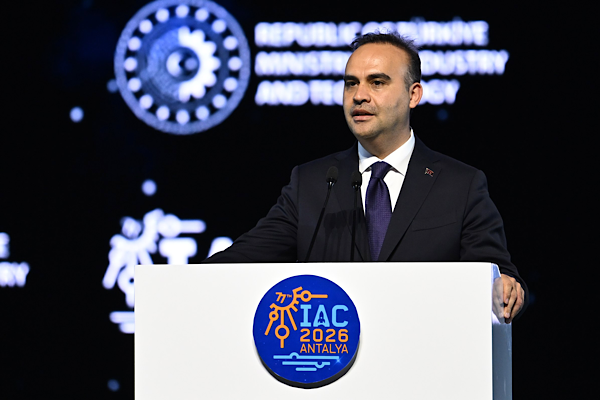 Bakan Kacır, Antalya’da uzay diplomasisi temasları gerçekleştirdi