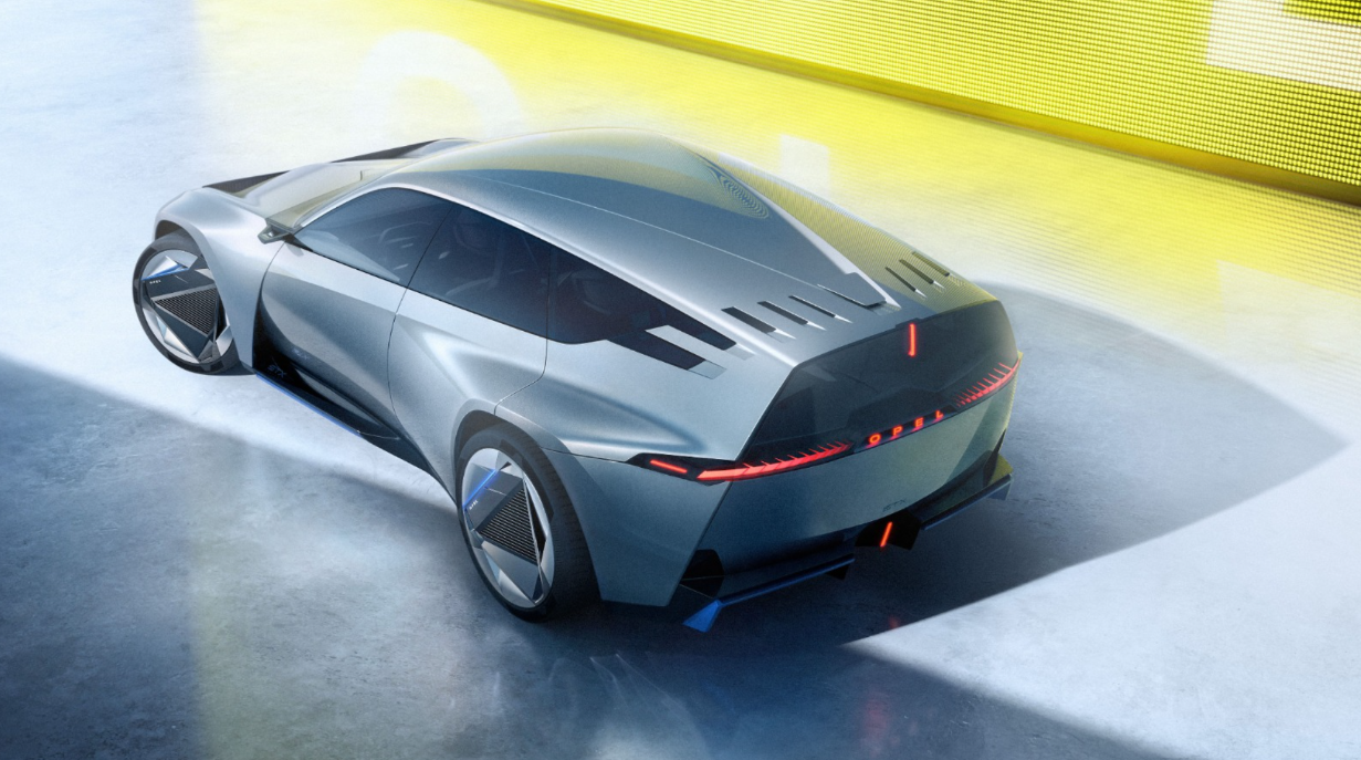 Opel, STX Concept ile Station Wagon dünyasında yeni dönemin kapılarını aralıyor