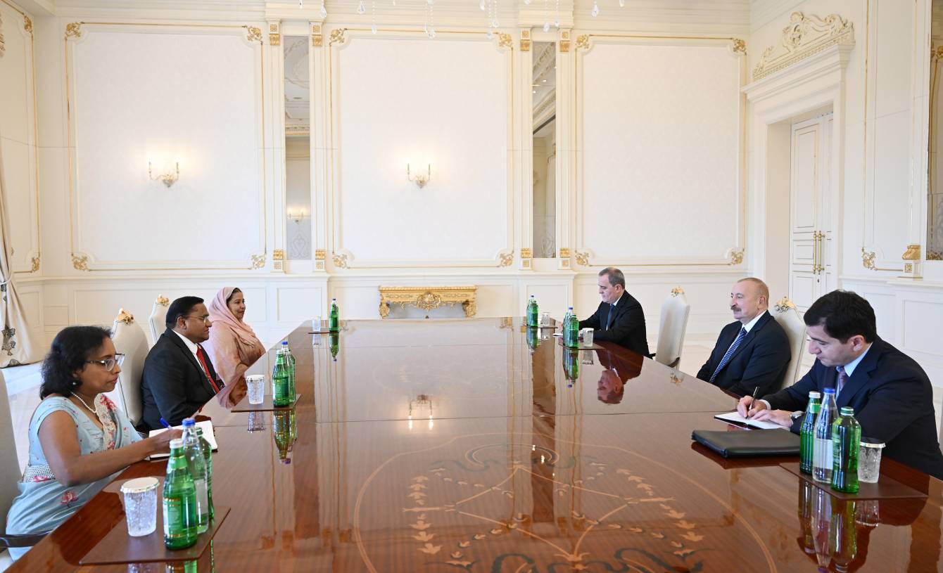 Aliyev, Sri Lanka Dışişleri Bakanı Vijitha Herath’ı kabul etti