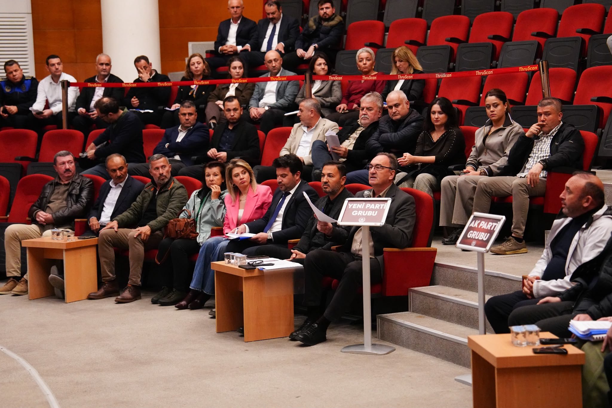 Akhisar Belediyesinde bütçe ve kredi kararları oy çokluğuyla kabul edildi